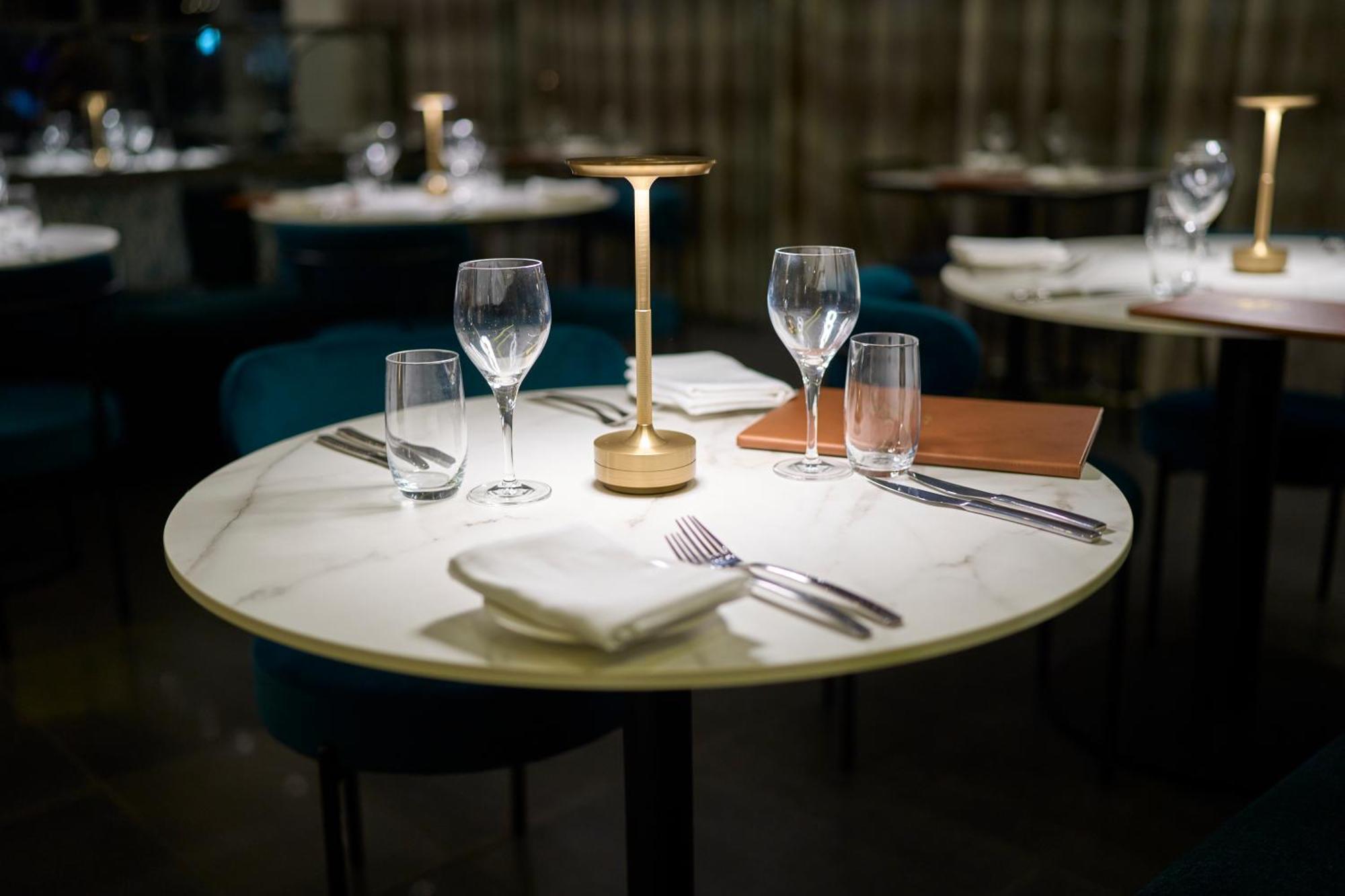 Fraser Suites Perth Eksteriør billede A table at the restaurant